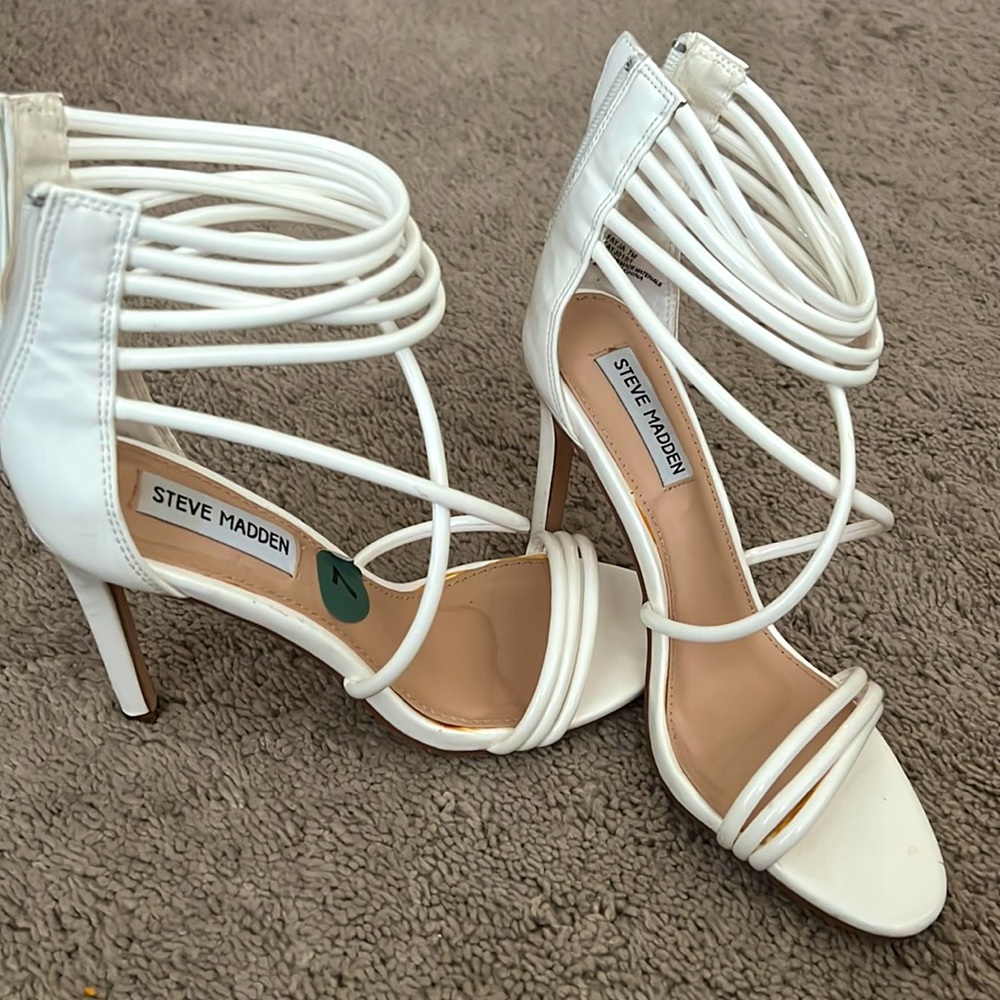 White Steve Madden heels never worn